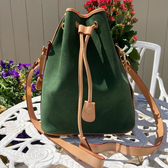 🎄GIFT IDEAS! Christmas 🎄 is coming! NWT Dooney & Bourke suede med drawstring - Picture 7 of 11